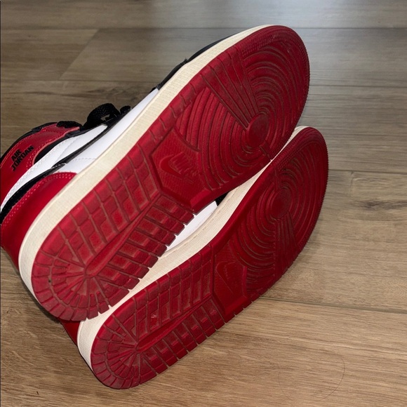 Jordan Retro 1 High OG youth size 6Y - Picture 5 of 7